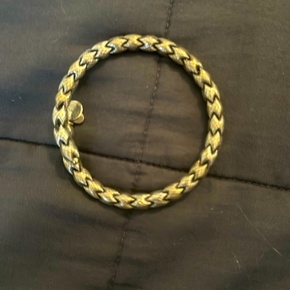 Deco Wrap Bangle Bracelet - Alex and Ani

Great Condition